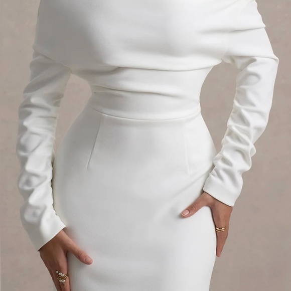 Elegant Off-Shoulder White Dress - Picture 3 of 4